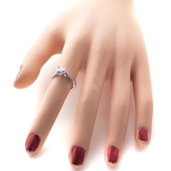 Srebrny Pierścionek z Lawendową Okrągłą Cyrkonią