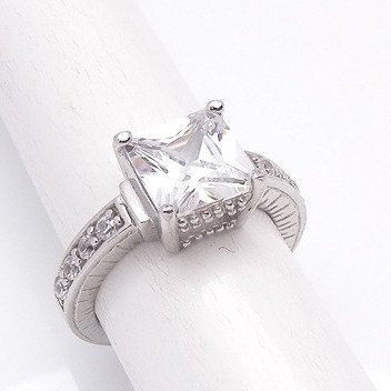 Pierścionek Srebrny z Kwadratową Cyrkonią