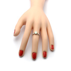 Pierścionek Srebrny Serce na Rękach z Opalem