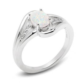 Pierścionek Srebrny z Białym Opalem i Cyrkoniami