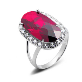Srebrny Pierścionek z Dużym Rubinowym Kamieniem
